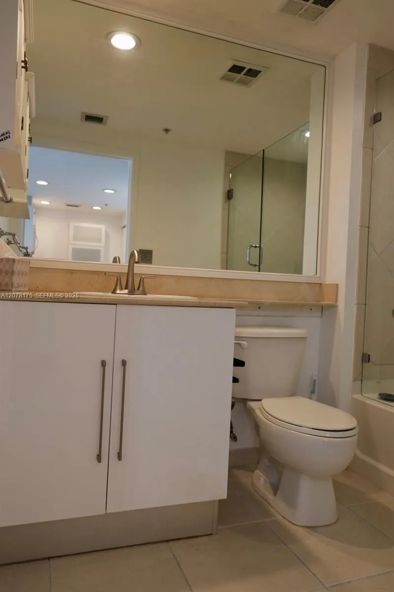 325 S Biscayne Blvd #4220 Miami, FL 33131