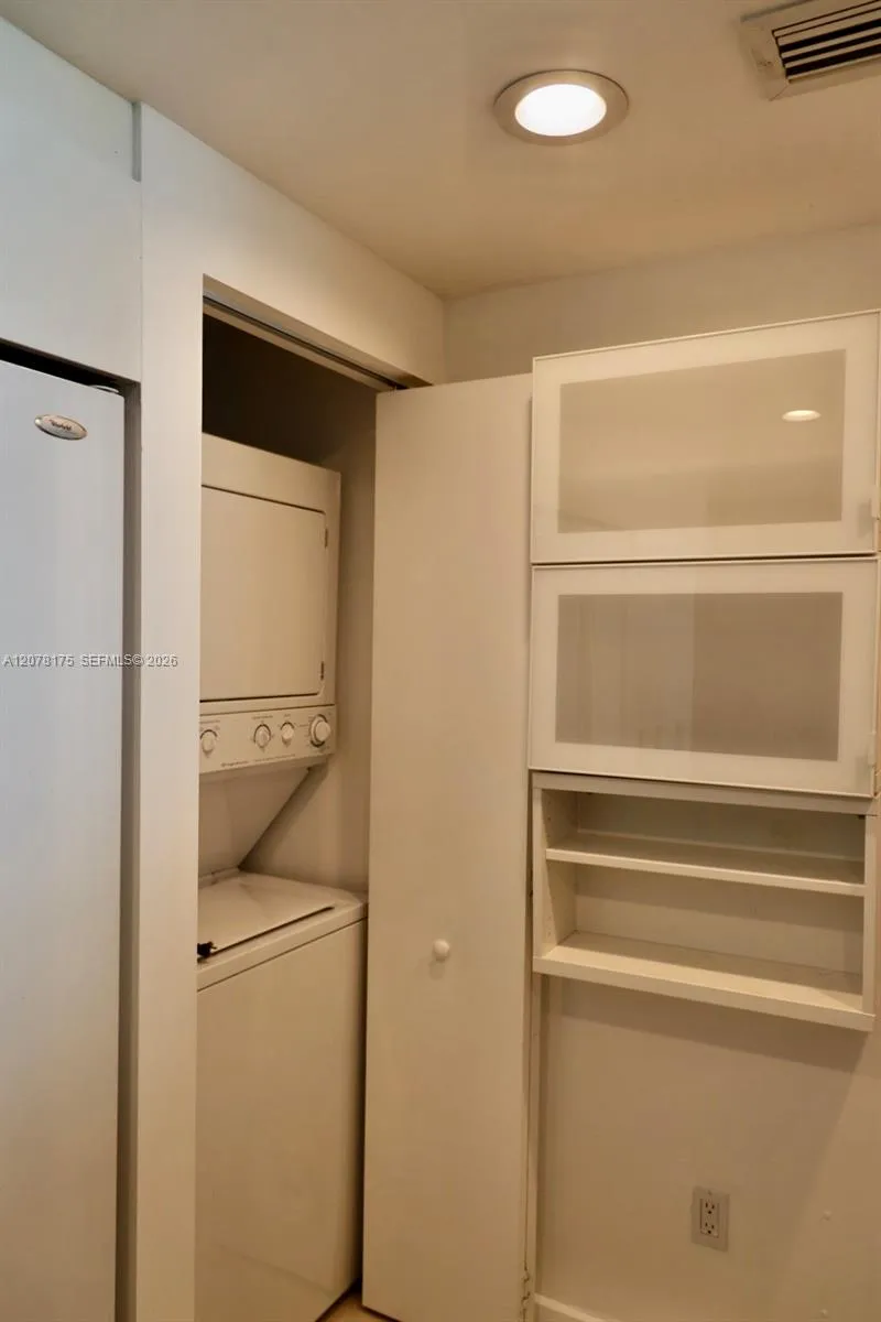 325 S Biscayne Blvd #4220 Miami, FL 33131