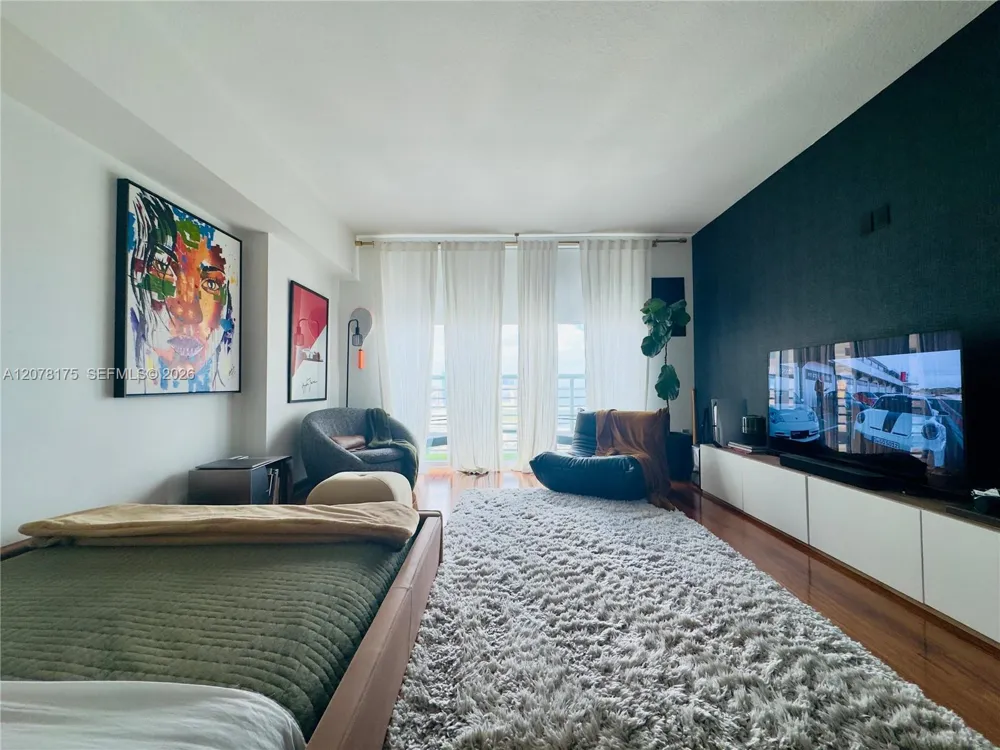 325 S Biscayne Blvd #4220 Miami, FL 33131