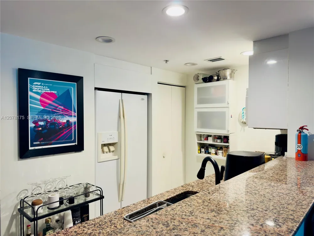 325 S Biscayne Blvd #4220 Miami, FL 33131