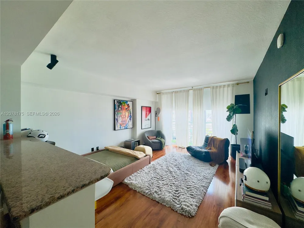 325 S Biscayne Blvd #4220 Miami, FL 33131