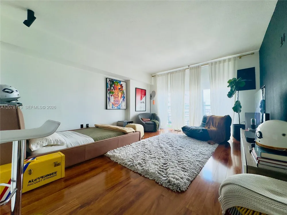 325 S Biscayne Blvd #4220 Miami, FL 33131