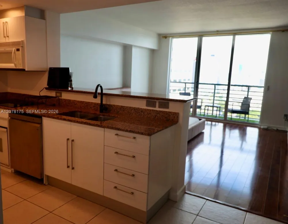 325 S Biscayne Blvd #4220 Miami, FL 33131
