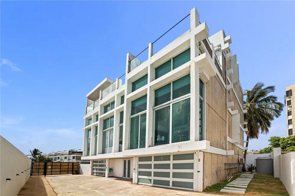 2 RAMPLA DEL ALMIRANTE #A, B San Juan, PR 00907