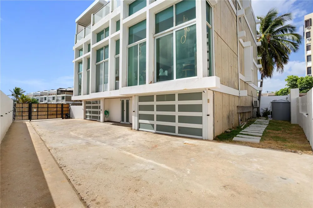 2 RAMPLA DEL ALMIRANTE #A, B San Juan, PR 00907