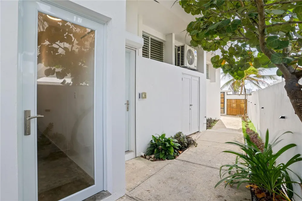 2 RAMPLA DEL ALMIRANTE #A, B San Juan, PR 00907