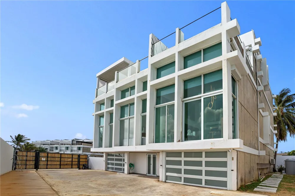 2 RAMPLA DEL ALMIRANTE #A, B San Juan, PR 00907