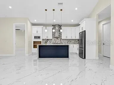 2823 60TH AVENUE St Petersburg, FL 33714