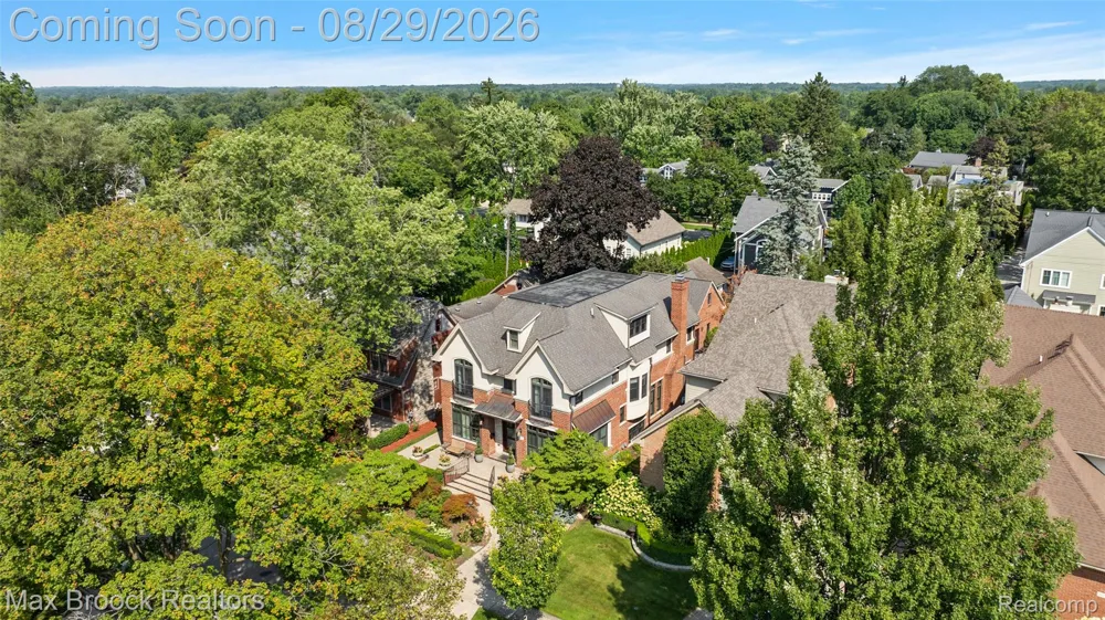 698 Hanna Street Birmingham City, MI 48009