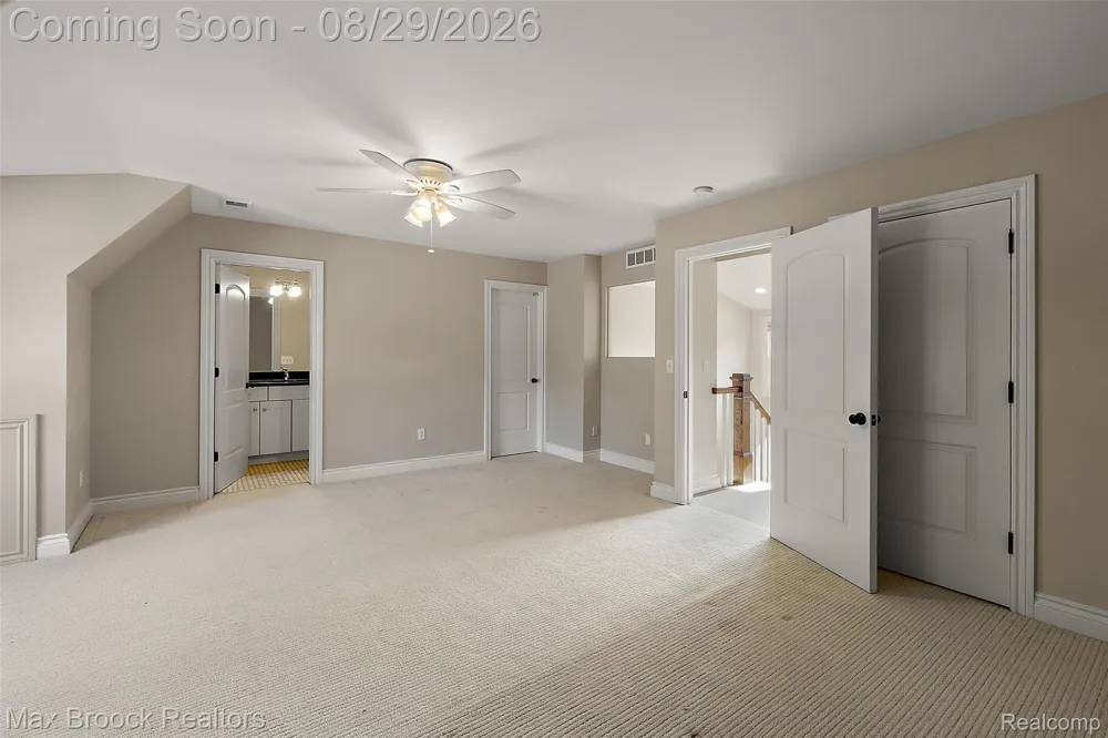 698 Hanna Street Birmingham City, MI 48009