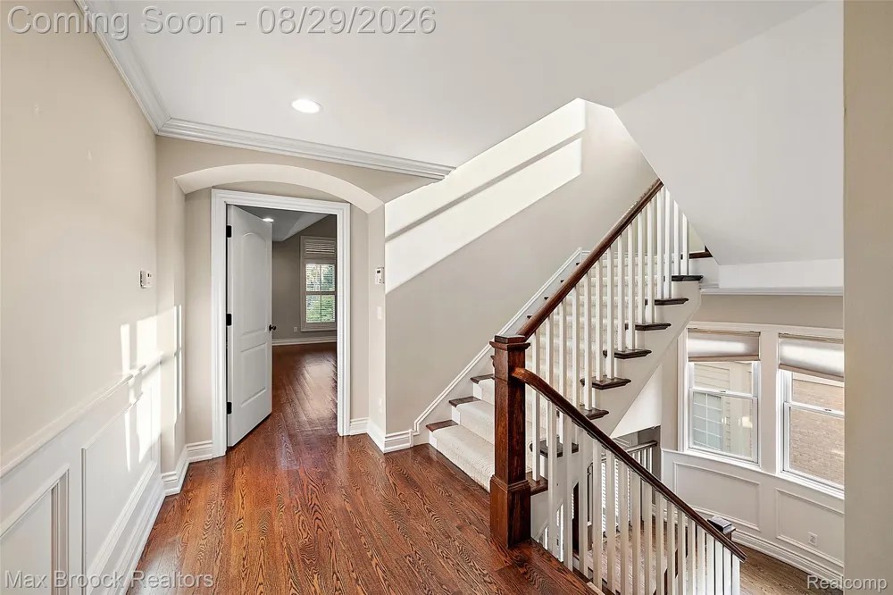 698 Hanna Street Birmingham City, MI 48009