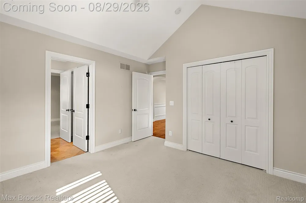 698 Hanna Street Birmingham City, MI 48009