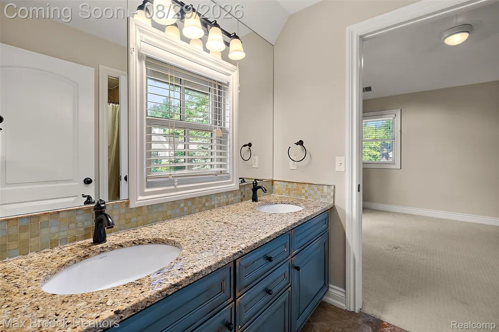 698 Hanna Street Birmingham City, MI 48009