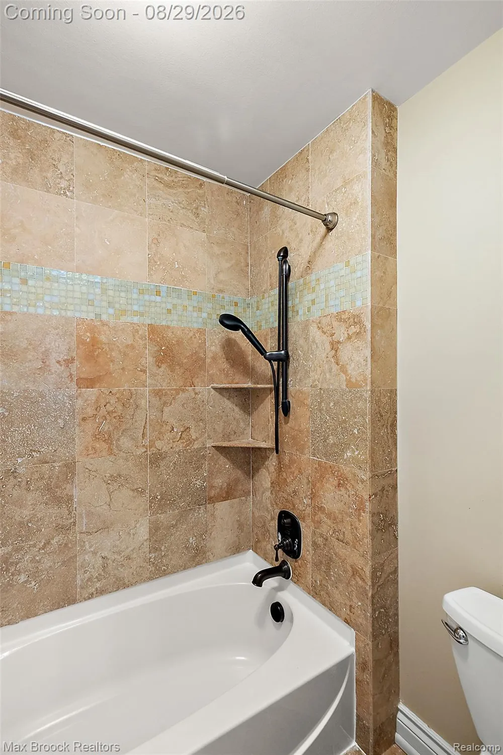 698 Hanna Street Birmingham City, MI 48009