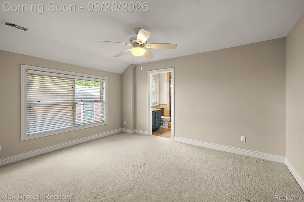 698 Hanna Street Birmingham City, MI 48009
