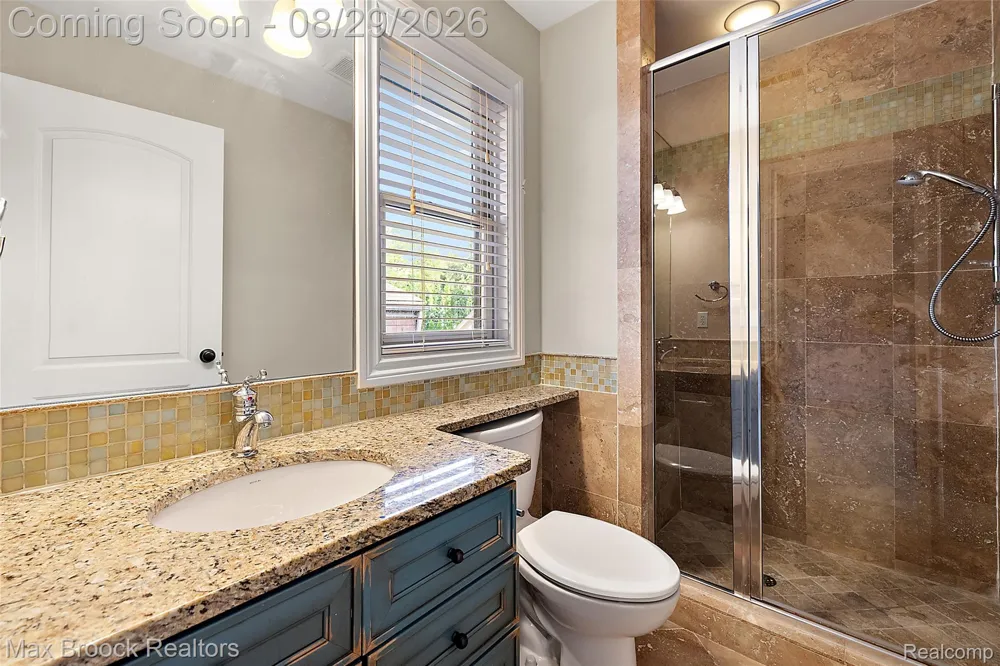 698 Hanna Street Birmingham City, MI 48009
