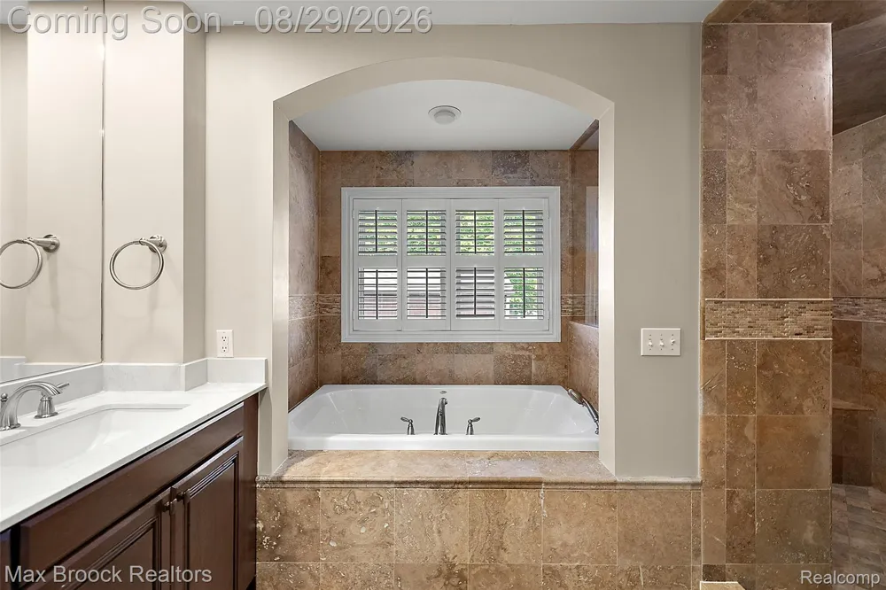 698 Hanna Street Birmingham City, MI 48009