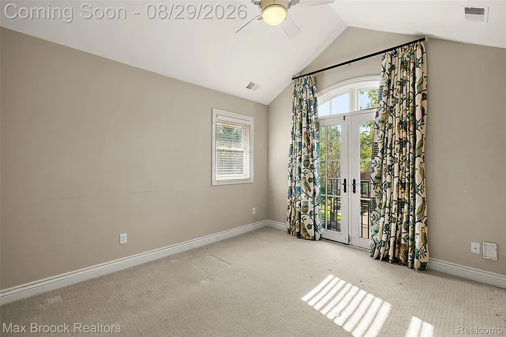 698 Hanna Street Birmingham City, MI 48009