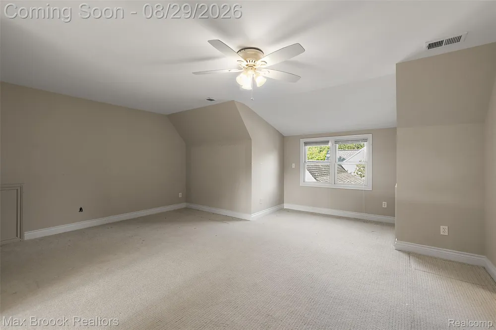 698 Hanna Street Birmingham City, MI 48009