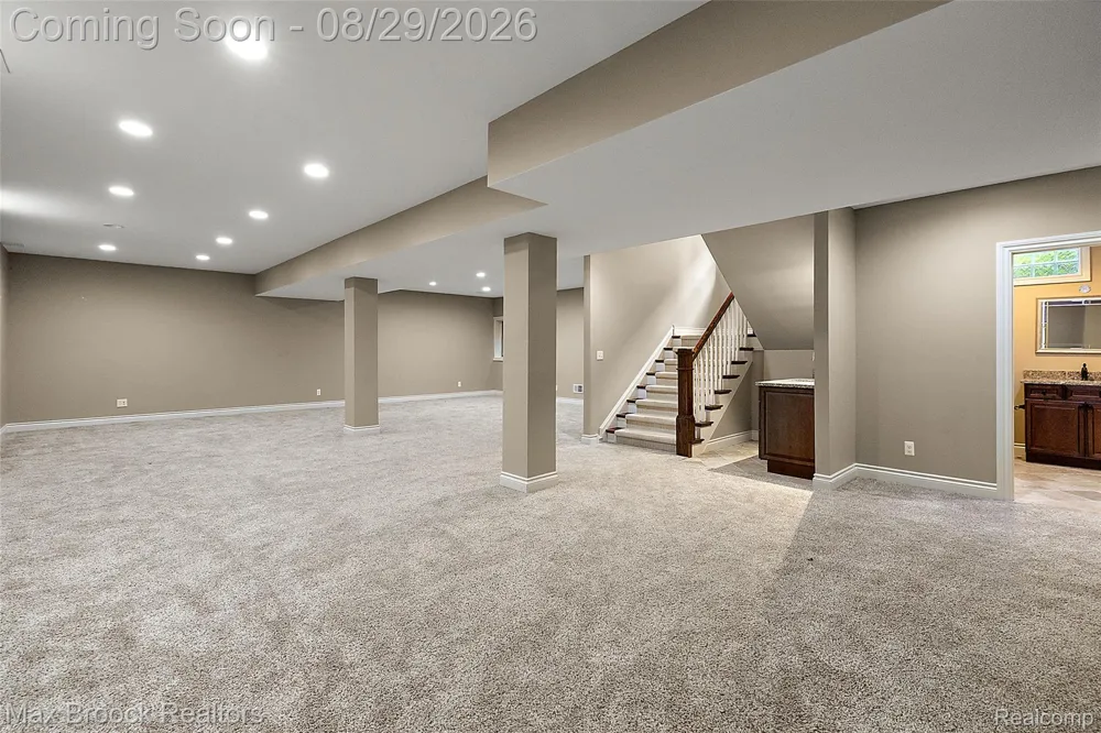 698 Hanna Street Birmingham City, MI 48009