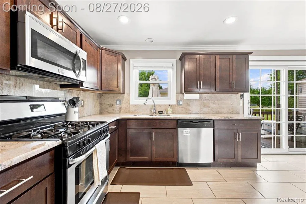 41269 Dunboyne Circle Clinton Charter Township, MI 48038