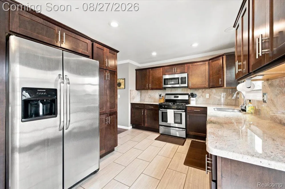 41269 Dunboyne Circle Clinton Charter Township, MI 48038