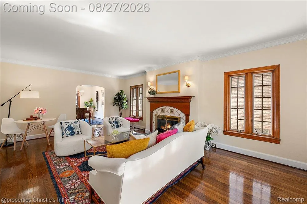 37 Cranford Lane Grosse Pointe City, MI 48230