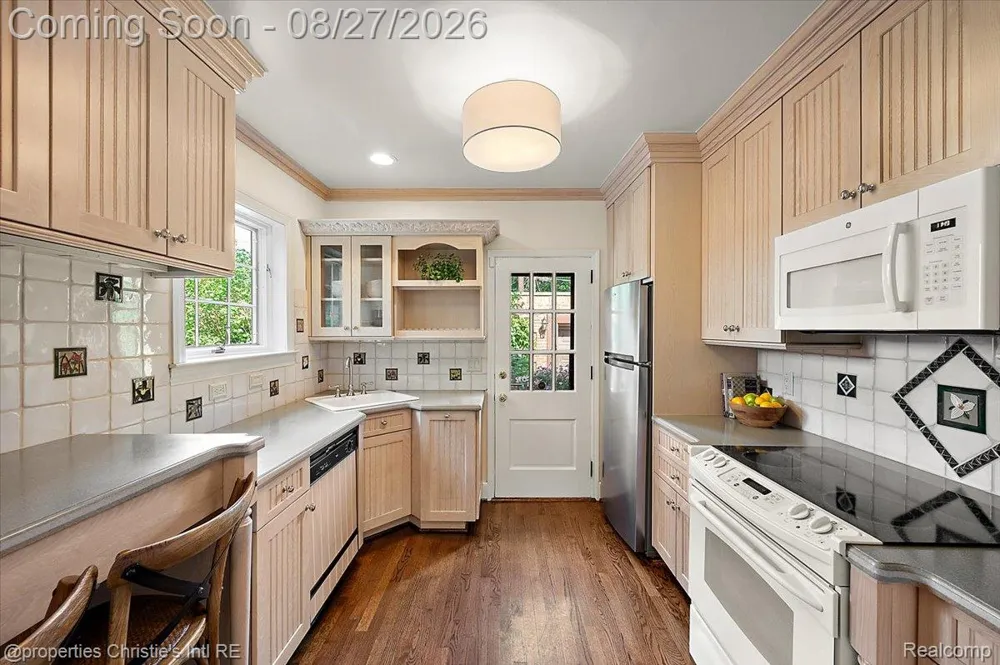 37 Cranford Lane Grosse Pointe City, MI 48230