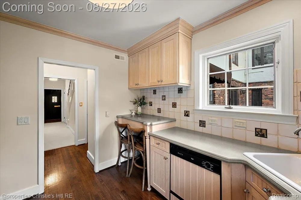37 Cranford Lane Grosse Pointe City, MI 48230