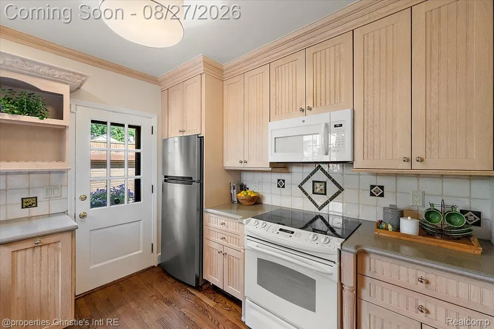 37 Cranford Lane Grosse Pointe City, MI 48230