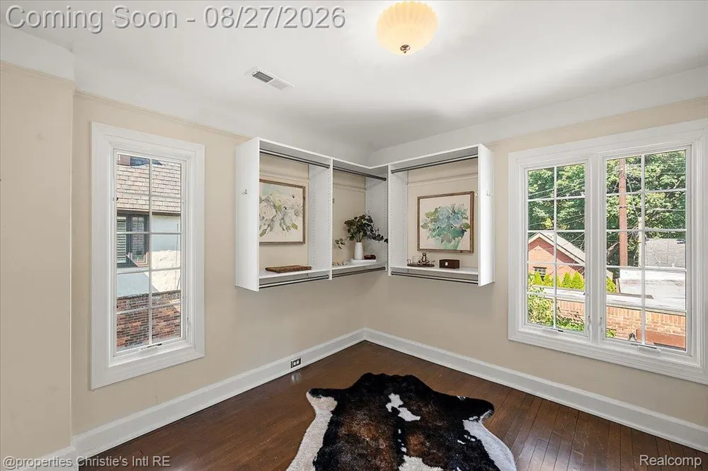 37 Cranford Lane Grosse Pointe City, MI 48230