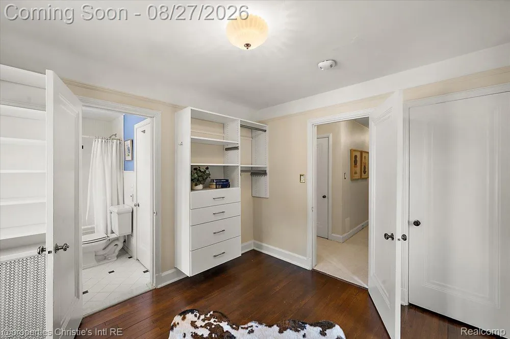 37 Cranford Lane Grosse Pointe City, MI 48230