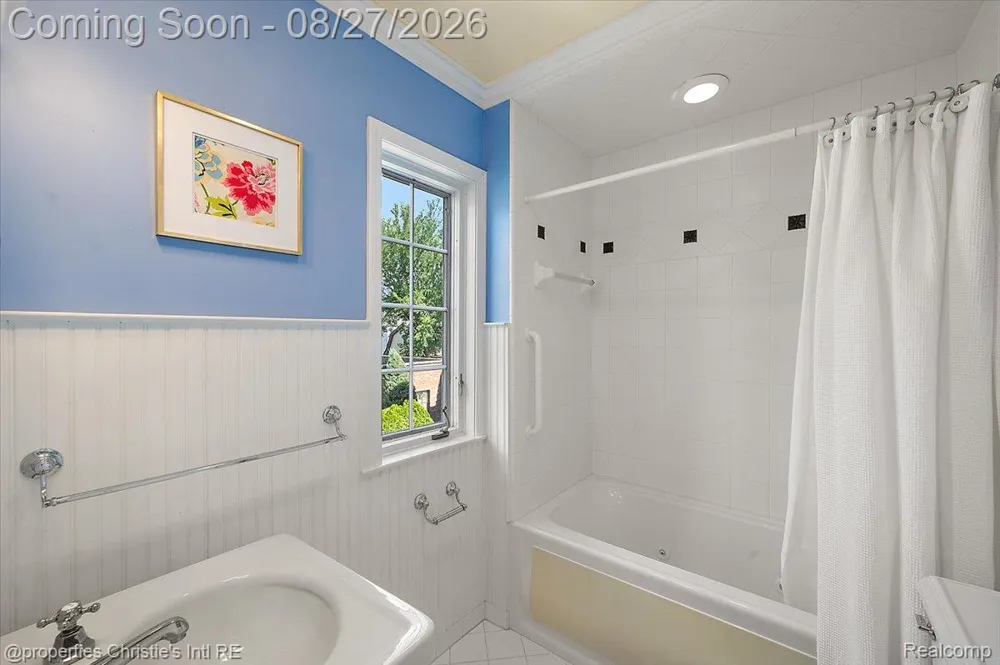 37 Cranford Lane Grosse Pointe City, MI 48230