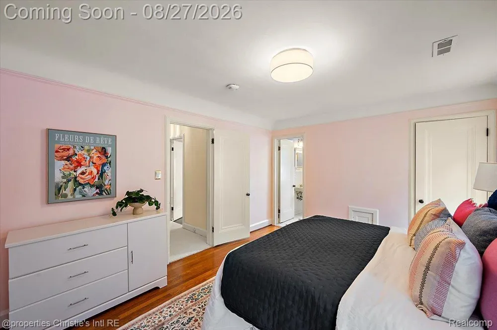 37 Cranford Lane Grosse Pointe City, MI 48230