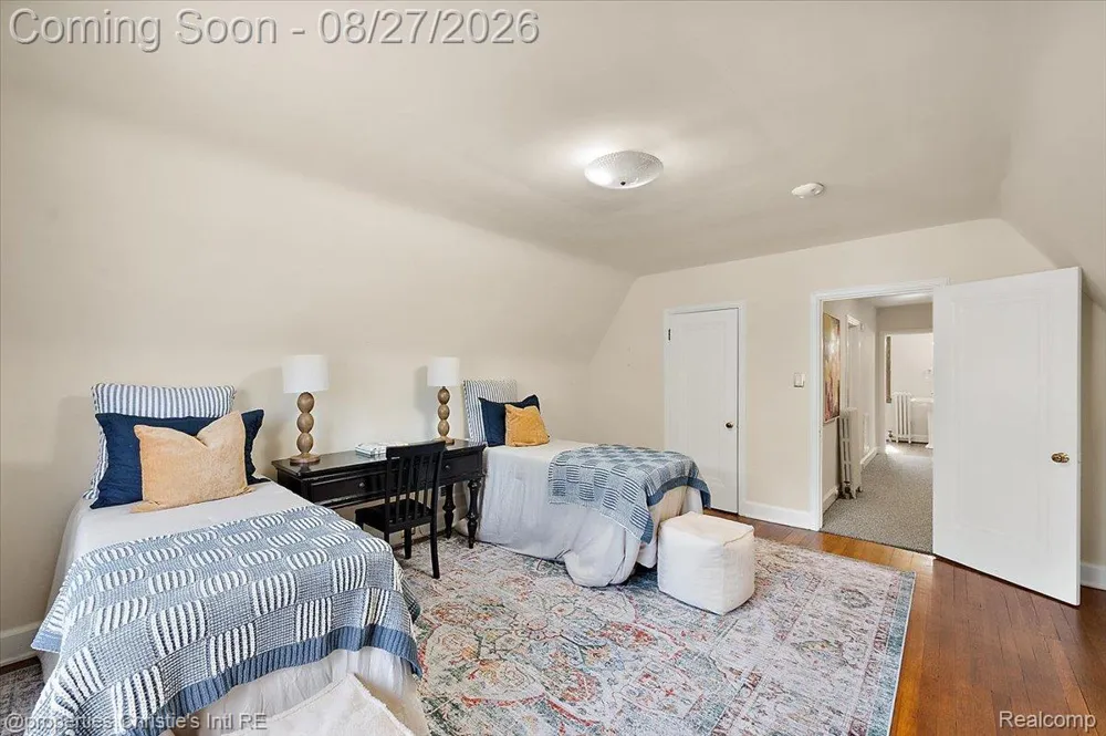 37 Cranford Lane Grosse Pointe City, MI 48230