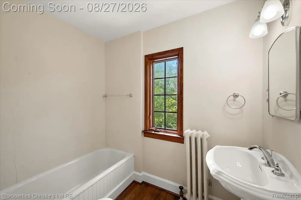 37 Cranford Lane Grosse Pointe City, MI 48230