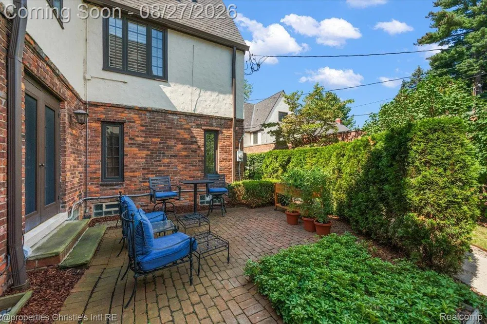37 Cranford Lane Grosse Pointe City, MI 48230