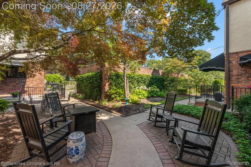 37 Cranford Lane Grosse Pointe City, MI 48230
