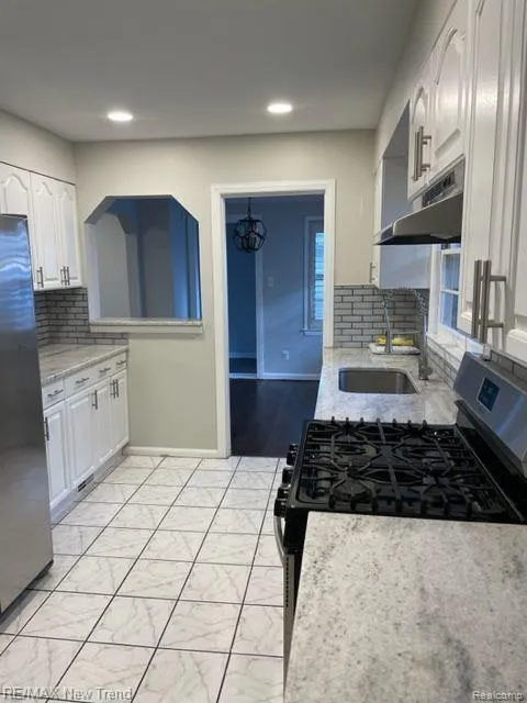 1823 BRADFORD ROAD Birmingham City, MI 48009