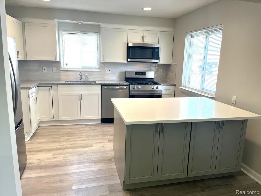936 E Annabelle Avenue Hazel Park City, MI 48030