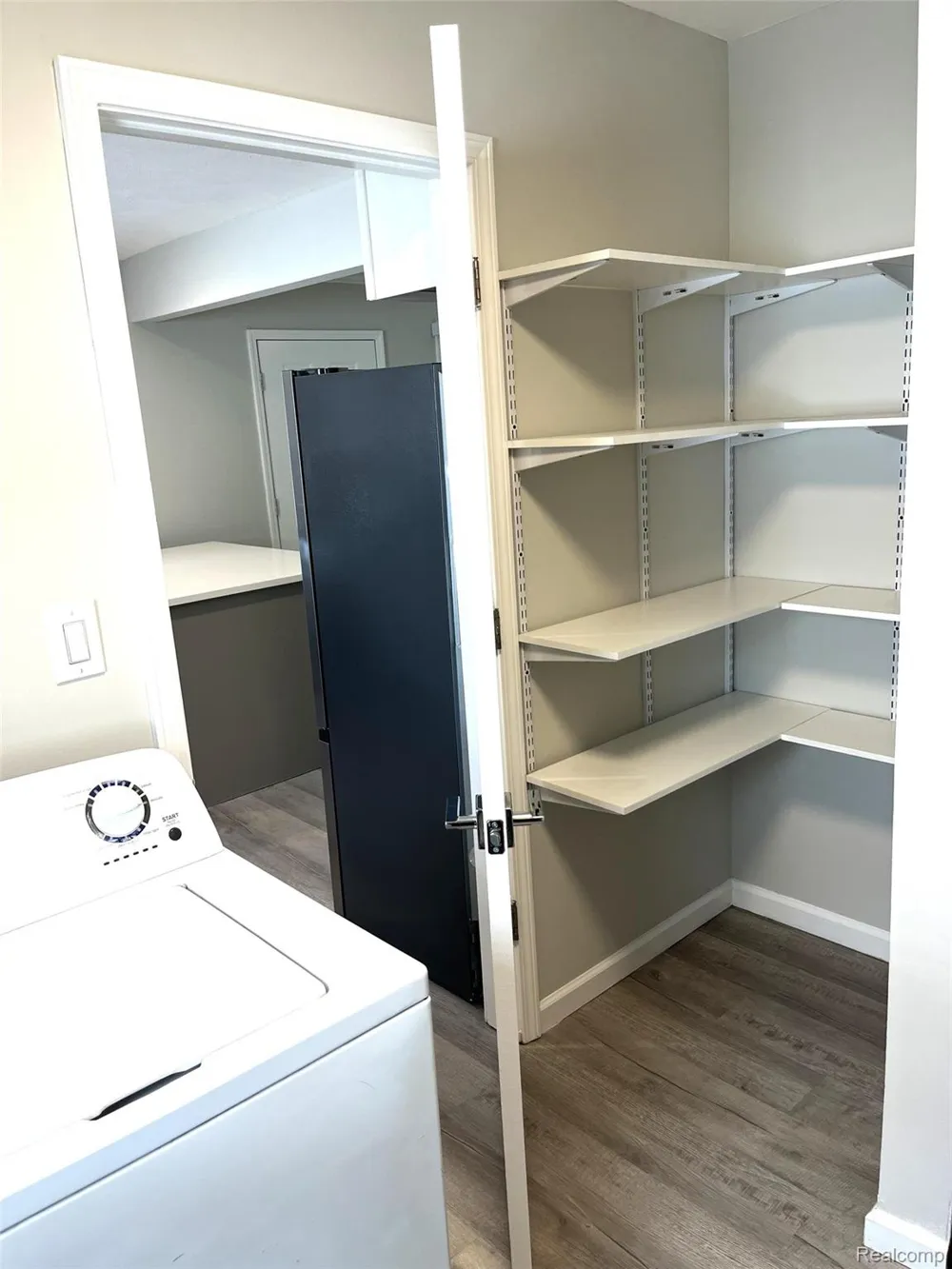 936 E Annabelle Avenue Hazel Park City, MI 48030