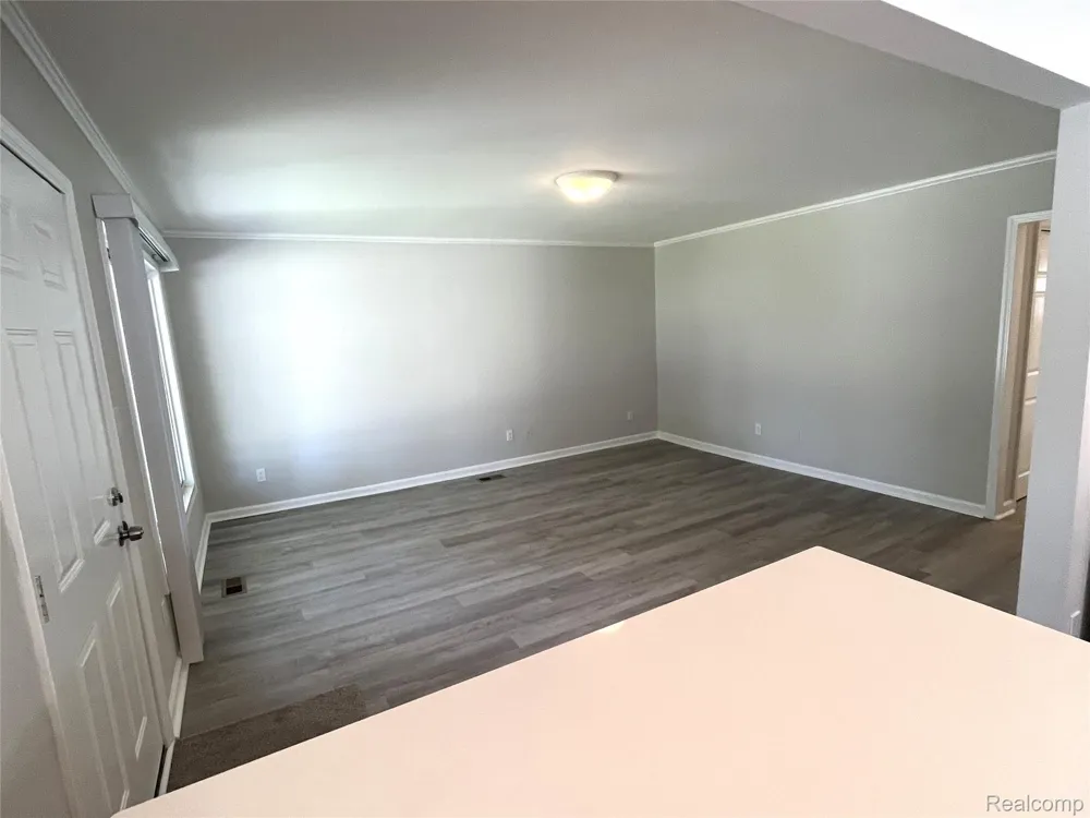 936 E Annabelle Avenue Hazel Park City, MI 48030