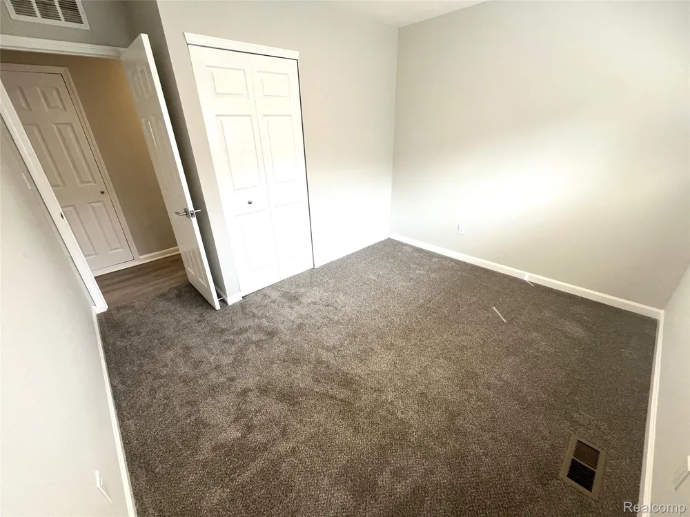 936 E Annabelle Avenue Hazel Park City, MI 48030