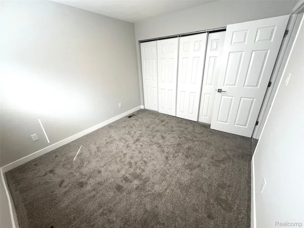 936 E Annabelle Avenue Hazel Park City, MI 48030