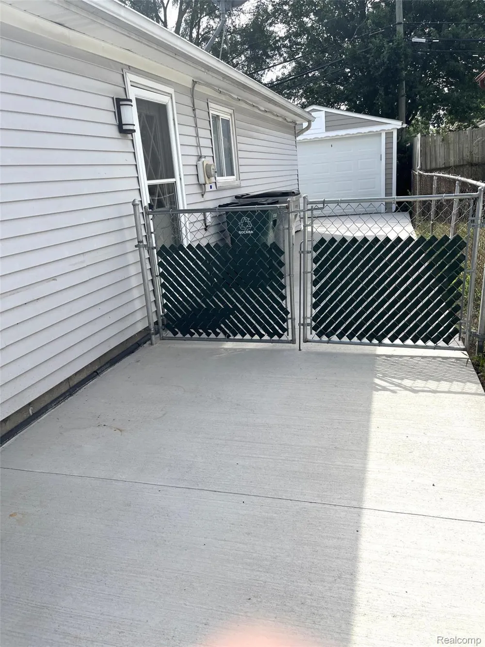 936 E Annabelle Avenue Hazel Park City, MI 48030