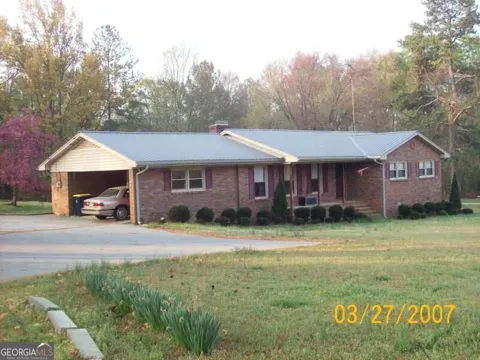 1192 Country Club RD