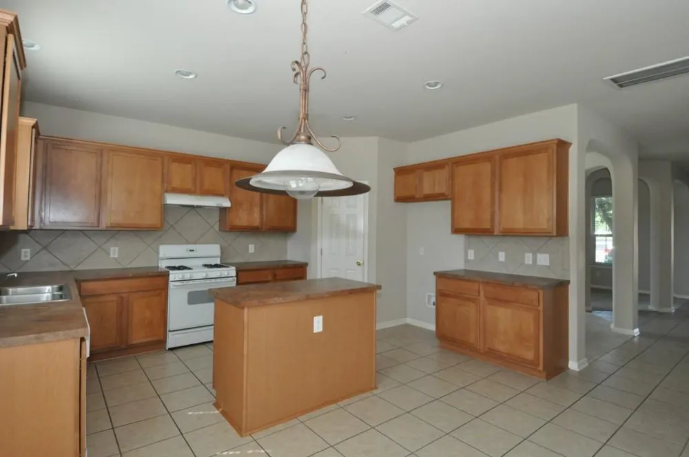 2708 Katie Cove Leander, TX 78641
