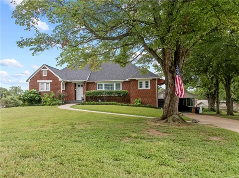 6 Westwood Drive