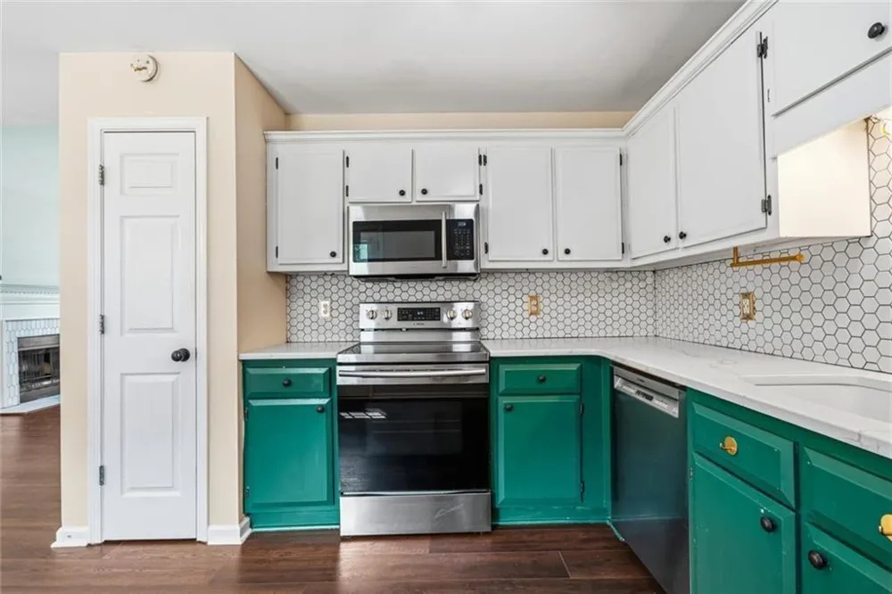 13 Stonecreek Drive SW Cartersville, GA 30120