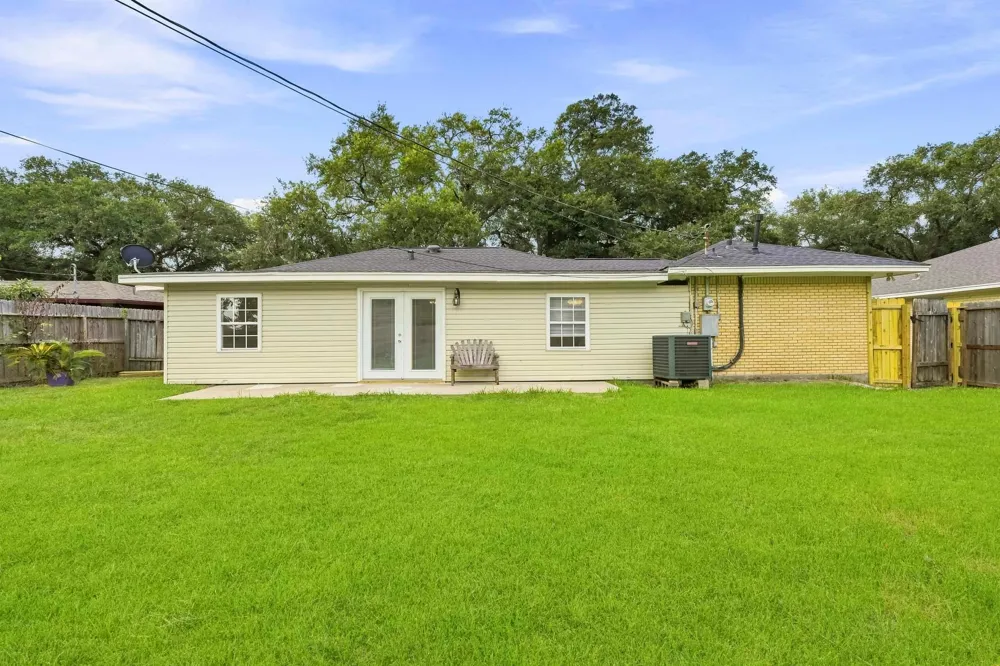 106 S Pin Oak Drive Texas City, TX 77591